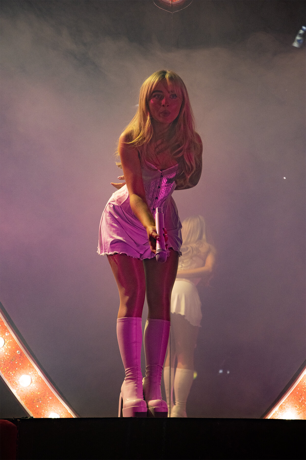 Sabrina Carpenter @ O2 Apollo review - Hollywood comes to Manchester ...