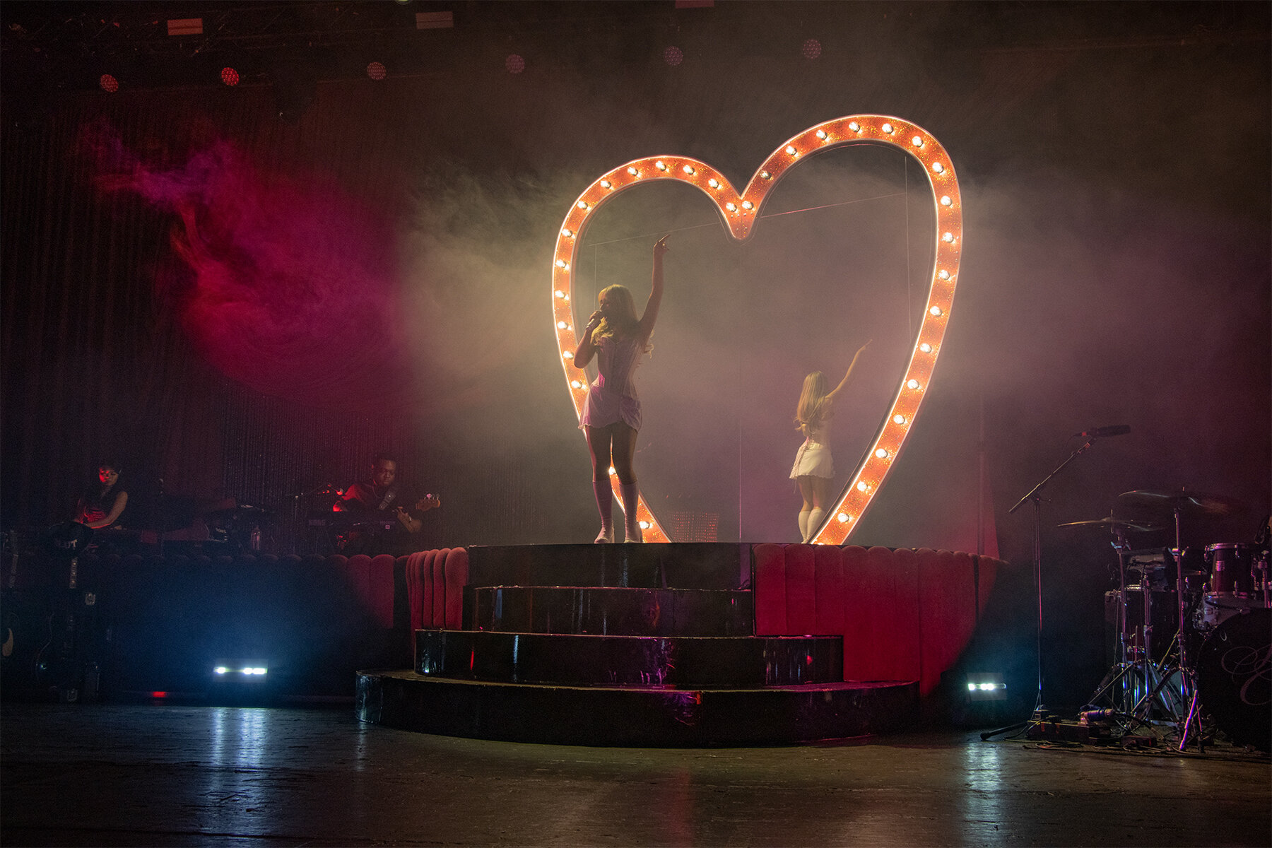 Sabrina Carpenter @ O2 Apollo review - Hollywood comes to Manchester ...