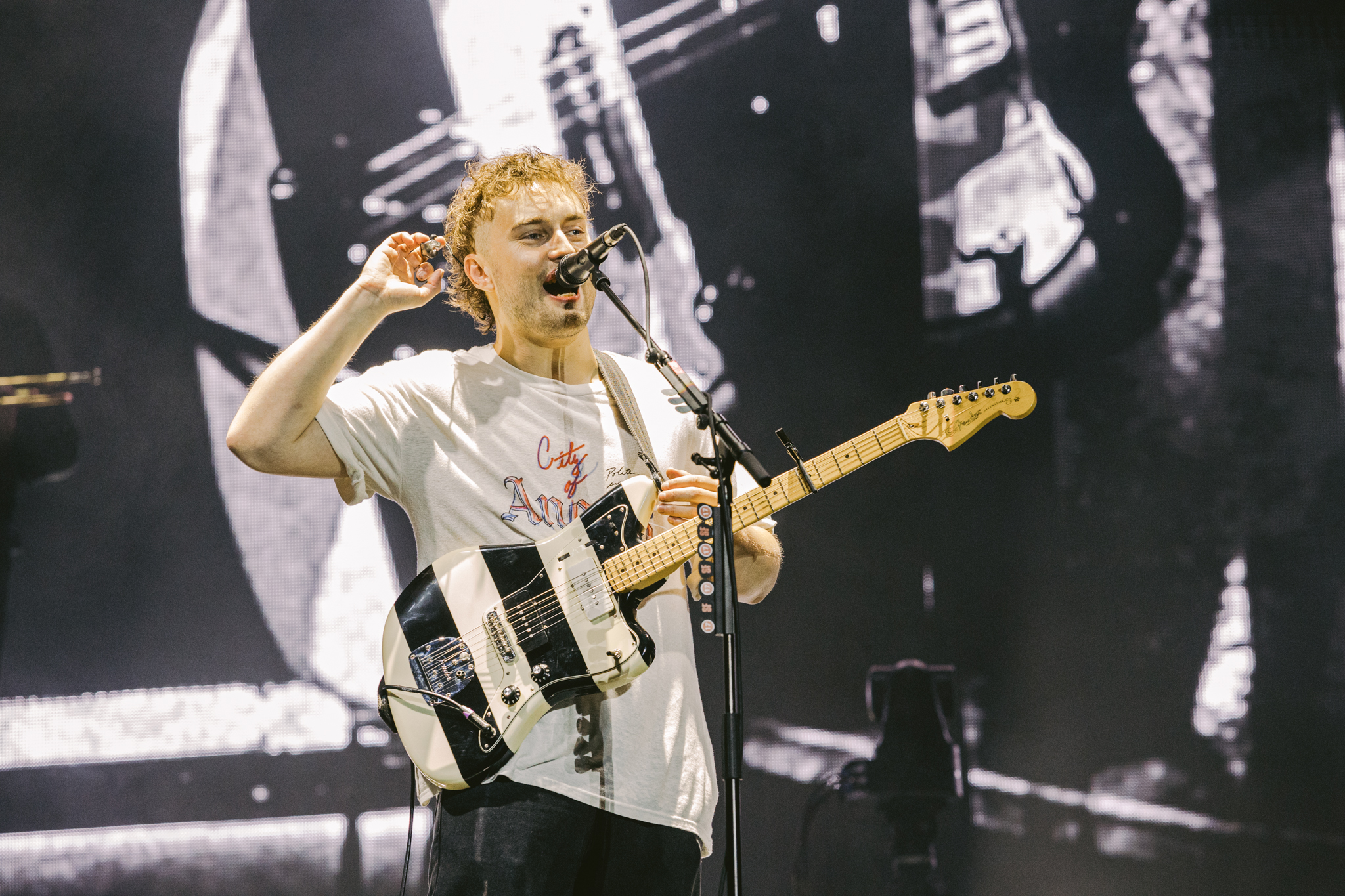 Leeds Festival: Sam Fender forced to stop headline set multiple