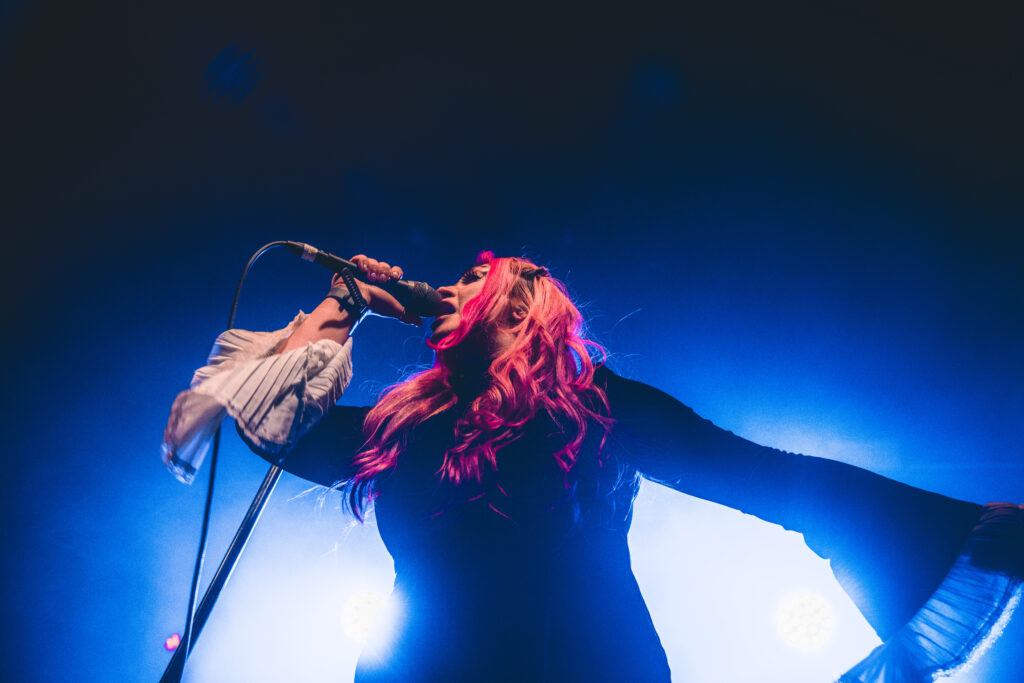 Bronnie @ Manchester Academy. Image by Thomas Holloway.